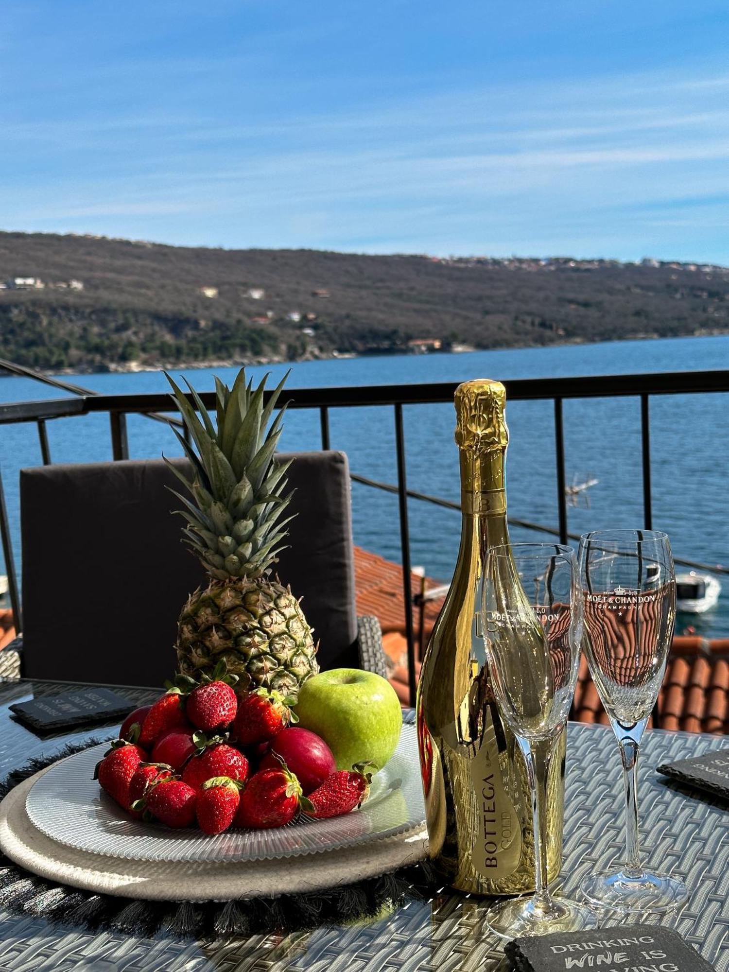Lägenhet Volos Karmen With Roof Terrace, Sea View, Free Private Parking Opatija